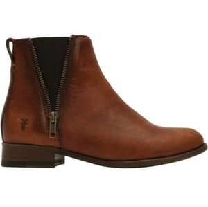 Frye Carly Zip Chelsea Leather Boot in Cognac Size 7.5